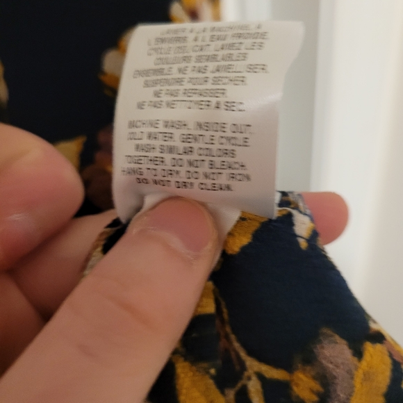 (1X)  Blue Blouse with Flowers - Picture 4 of 6